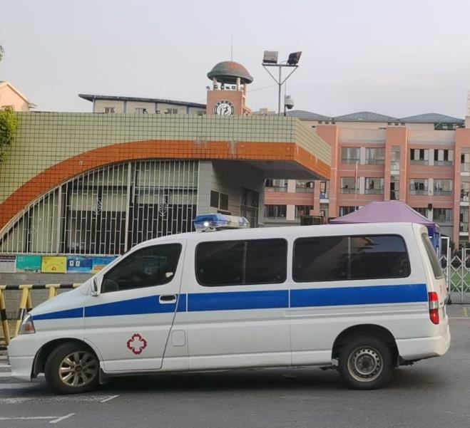 沙市救护车出租护送骨折病人一公里多少钱